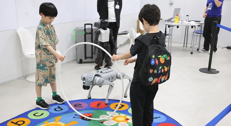写真７ ロボットショーとふれあい体験 Feature